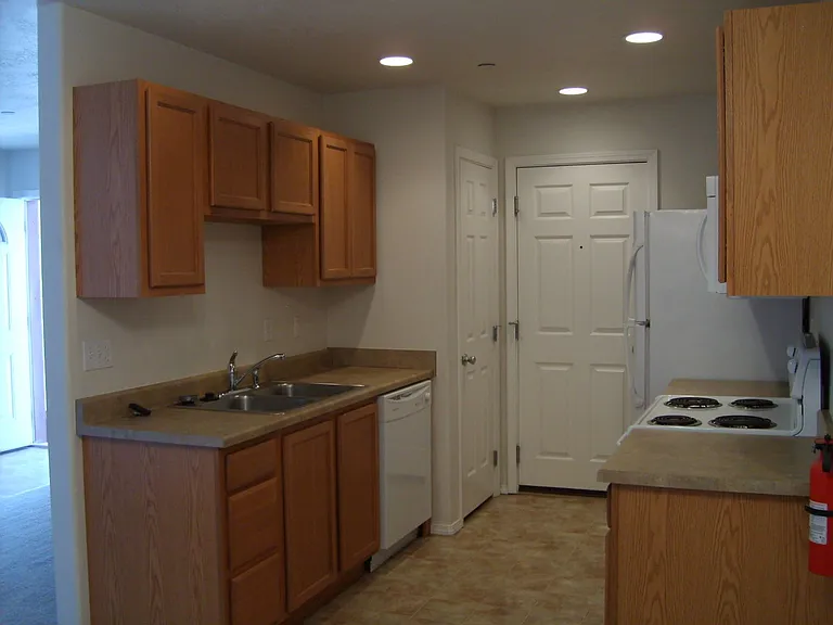 915 NW Maggie Ct #B — Photo 10