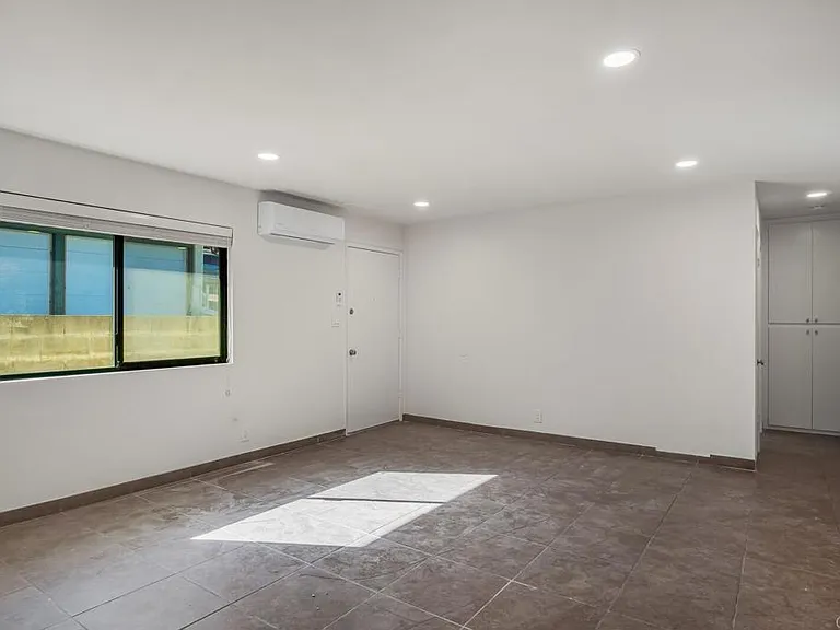 737 N Alda Dr — Photo 4