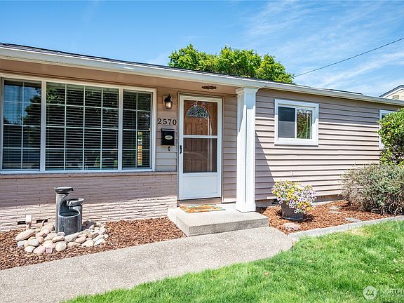 3rd image of 2570 Taylor Avenue