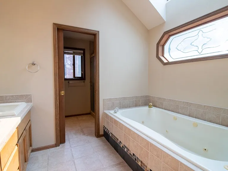 24435 SE 42nd Pl — Photo 24