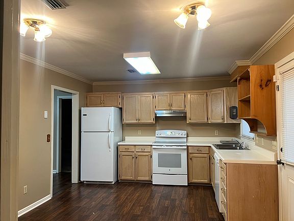 4th image of 208 Lake Oliver Dr