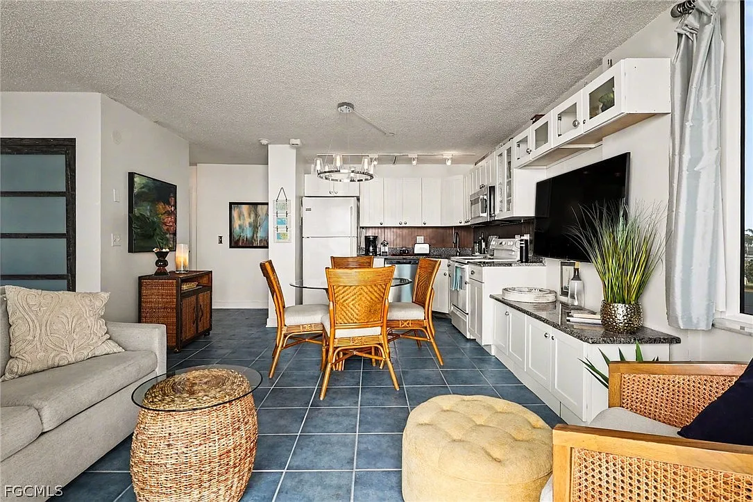 1 bed, 1.0 bath, 517 sqft, $7,500 — Photo 2