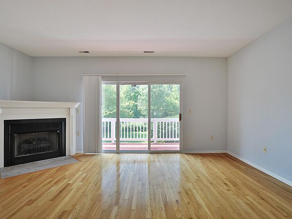 4th image of 3011 Sunset Dr #F