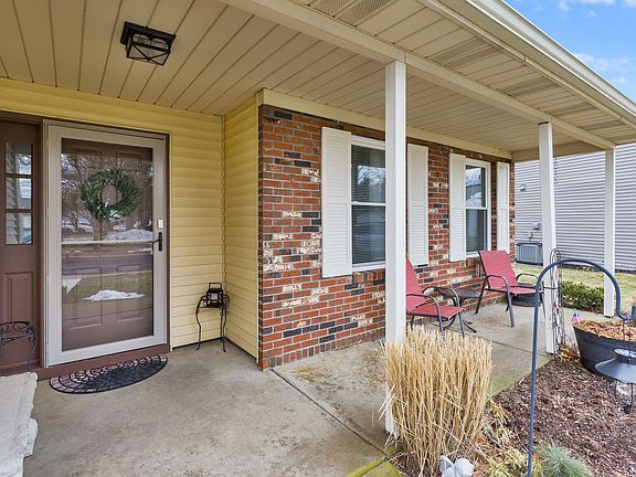 4th image of 29 Fireside Cir
