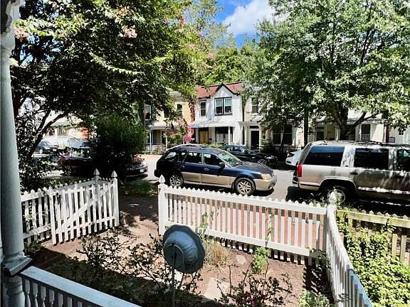 2nd image of 608 S Laurel St