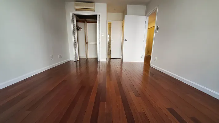 Rented by R New York | media 12