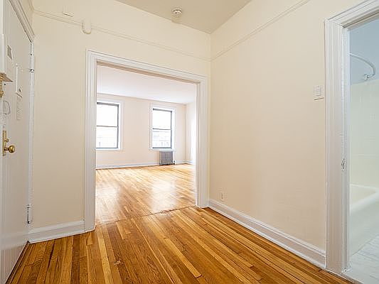 1st image of 207 W 14th St APT 5R