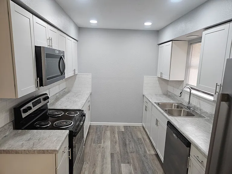 3701 Duke Ln — Photo 3
