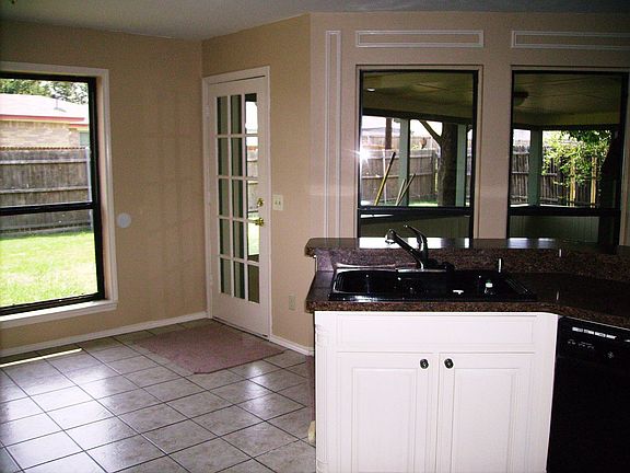 5th image of 701 Loganwood Dr