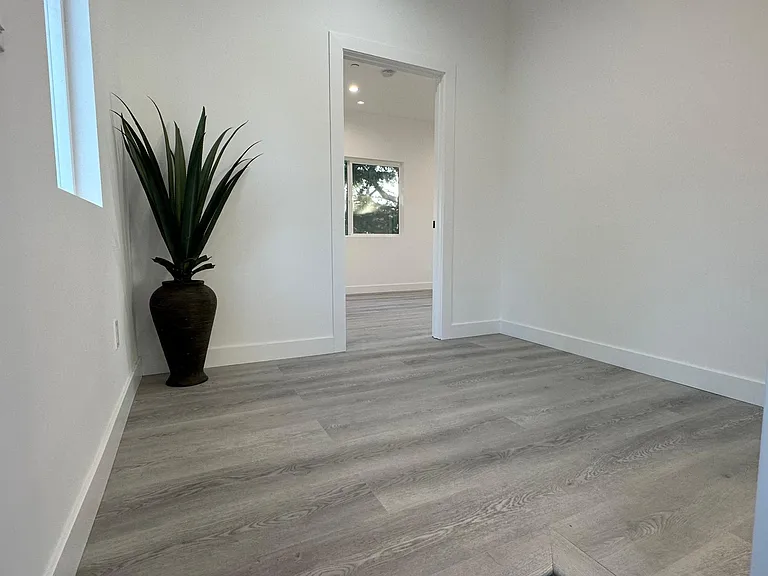 22823 Crespi St — Photo 2