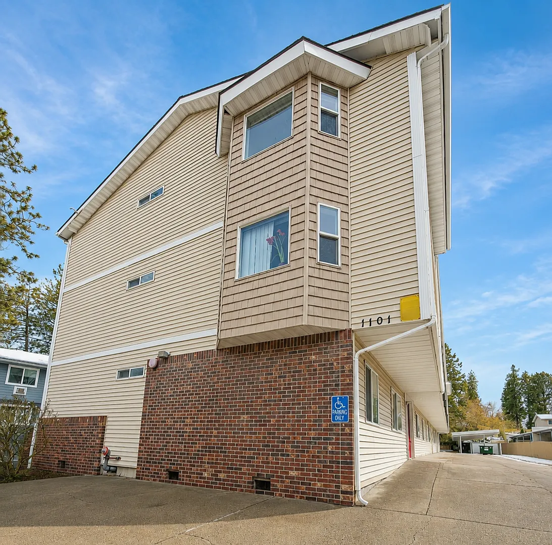 1101 W Emma Ave — Photo 1