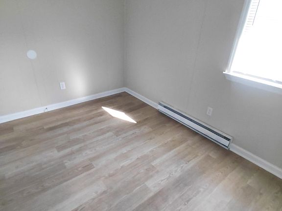 5th image of 902 Williford St #902