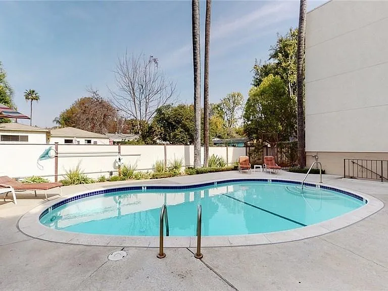 12801 Moorpark St #103 — Photo 26