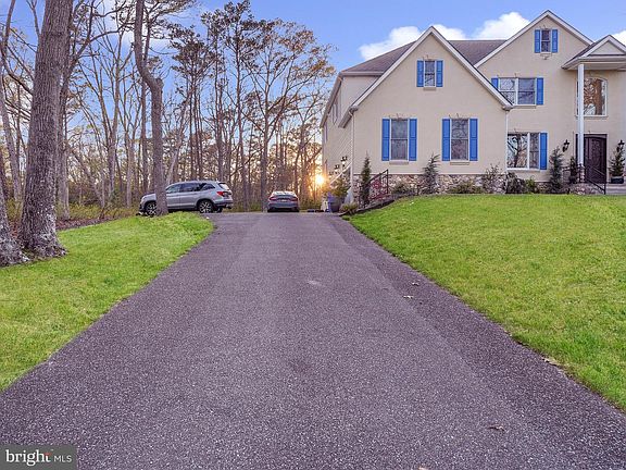 4th image of 33 New York Rd