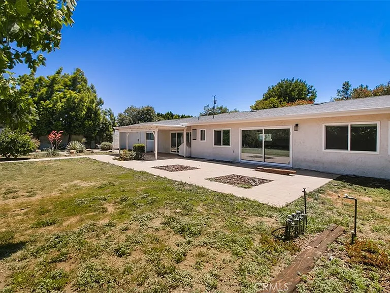 22841 Calvert St — Photo 40