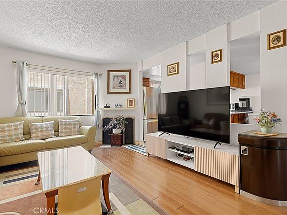 2nd image of 12536 Burbank Blvd APT 3