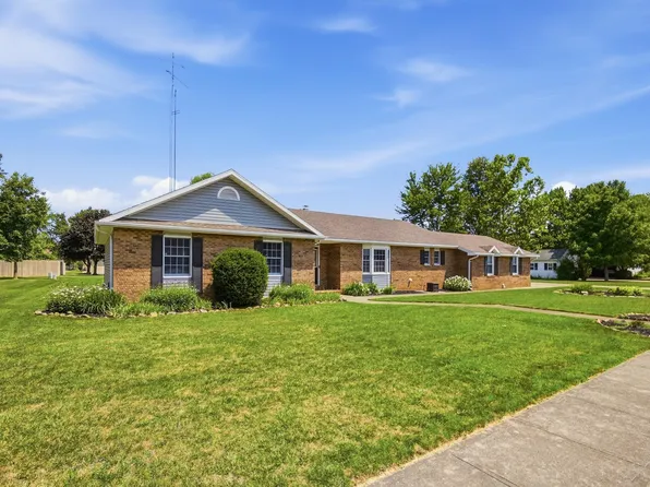 1104 Farmington Ln, Washington Court House, OH 43160