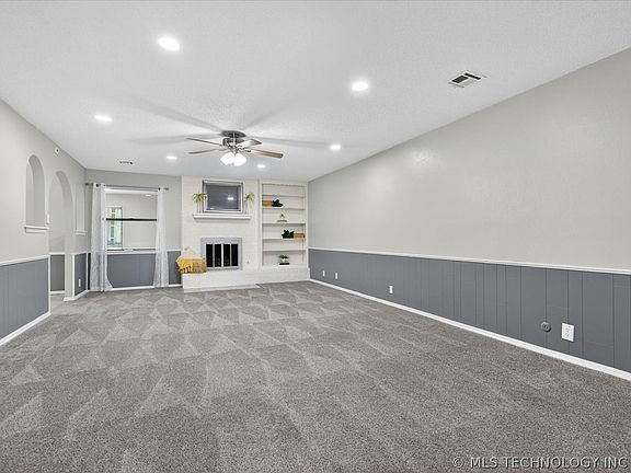 5th image of 4832 Melody Ln