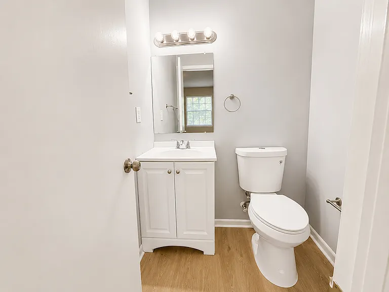 420 Fairfax Dr #C — Photo 24
