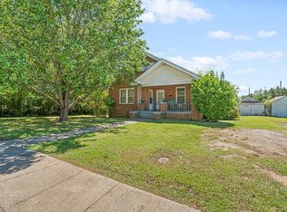 92 4th St, Greenwood, SC 29646