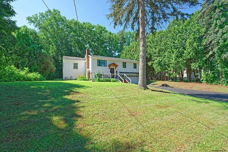 2nd image of 9 WHIPPLETREE Road