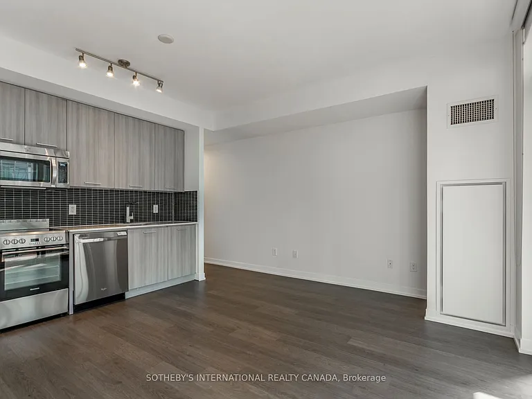 105 George St #713 — Photo 16