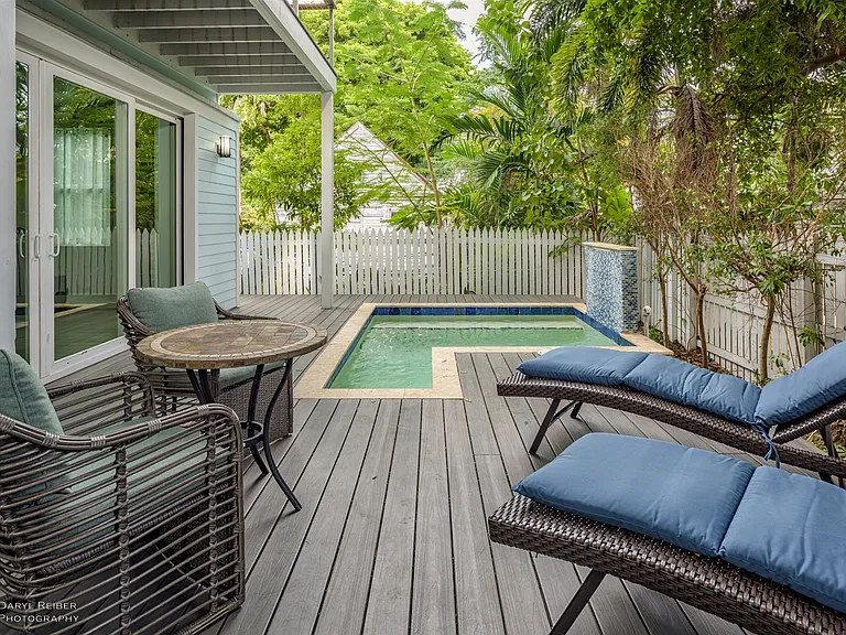 416 Louisa St — Photo 21