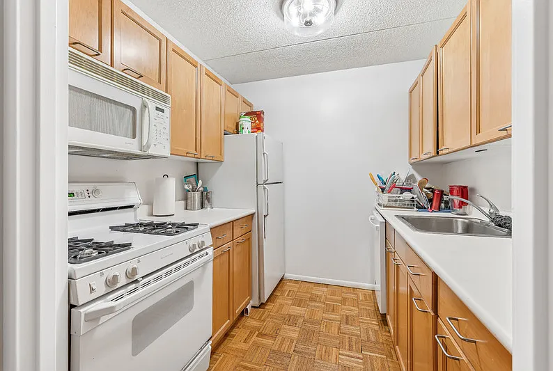 345 East 64th Street — Photo 3