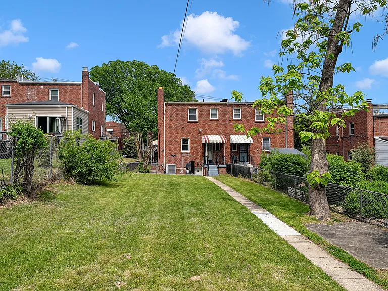 5213 Blaine St NE — Photo 4