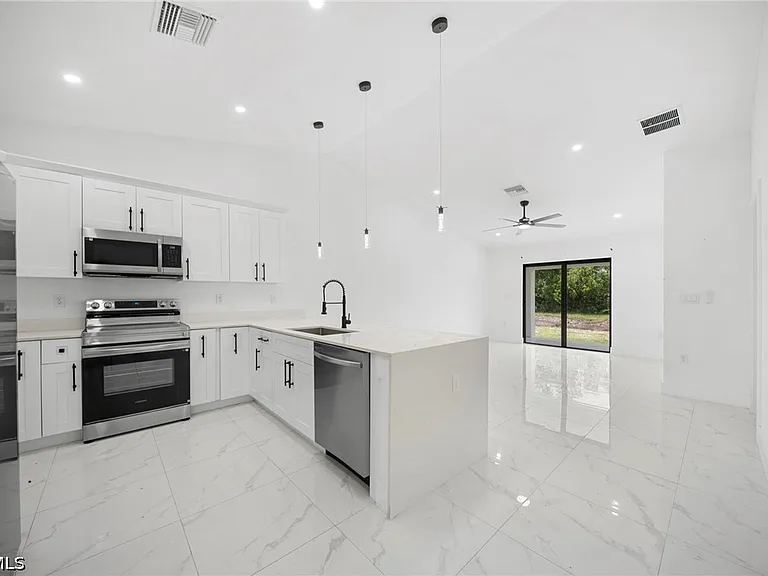 668 Chemstrand St E — Photo 3