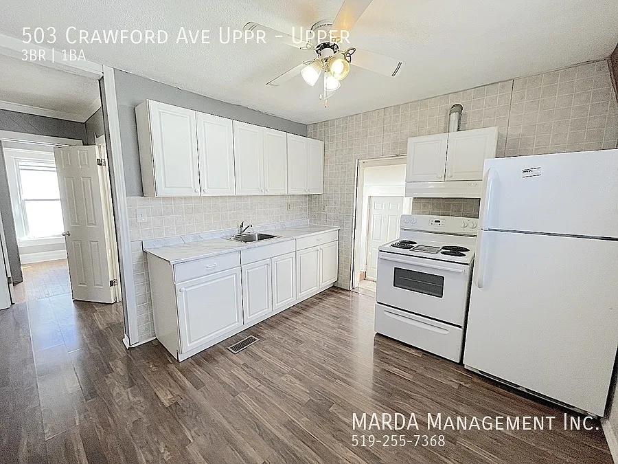 Spacious 3 Bed/1 Bath 2-Storey Upper West Windsor + Hydro — Photo 1