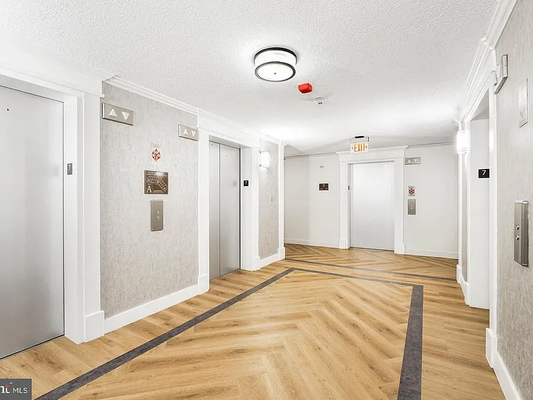 10101 Grosvenor Pl #1804 — Photo 4
