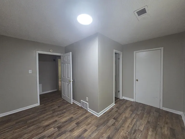 4047 Chelsea Ave — Photo 7