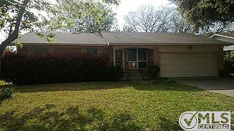 1st image of 2501 Livenshire Dr