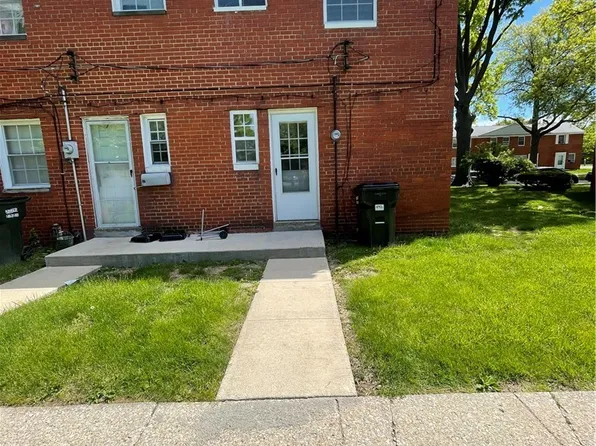 490 Kenwood Dr APT J, Euclid, OH 44123