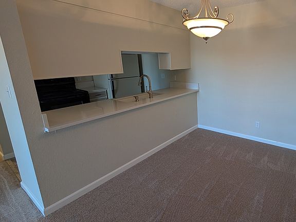 4th image of 579 Wright St APT 305
