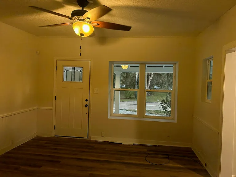 208 W Fox St — Photo 23