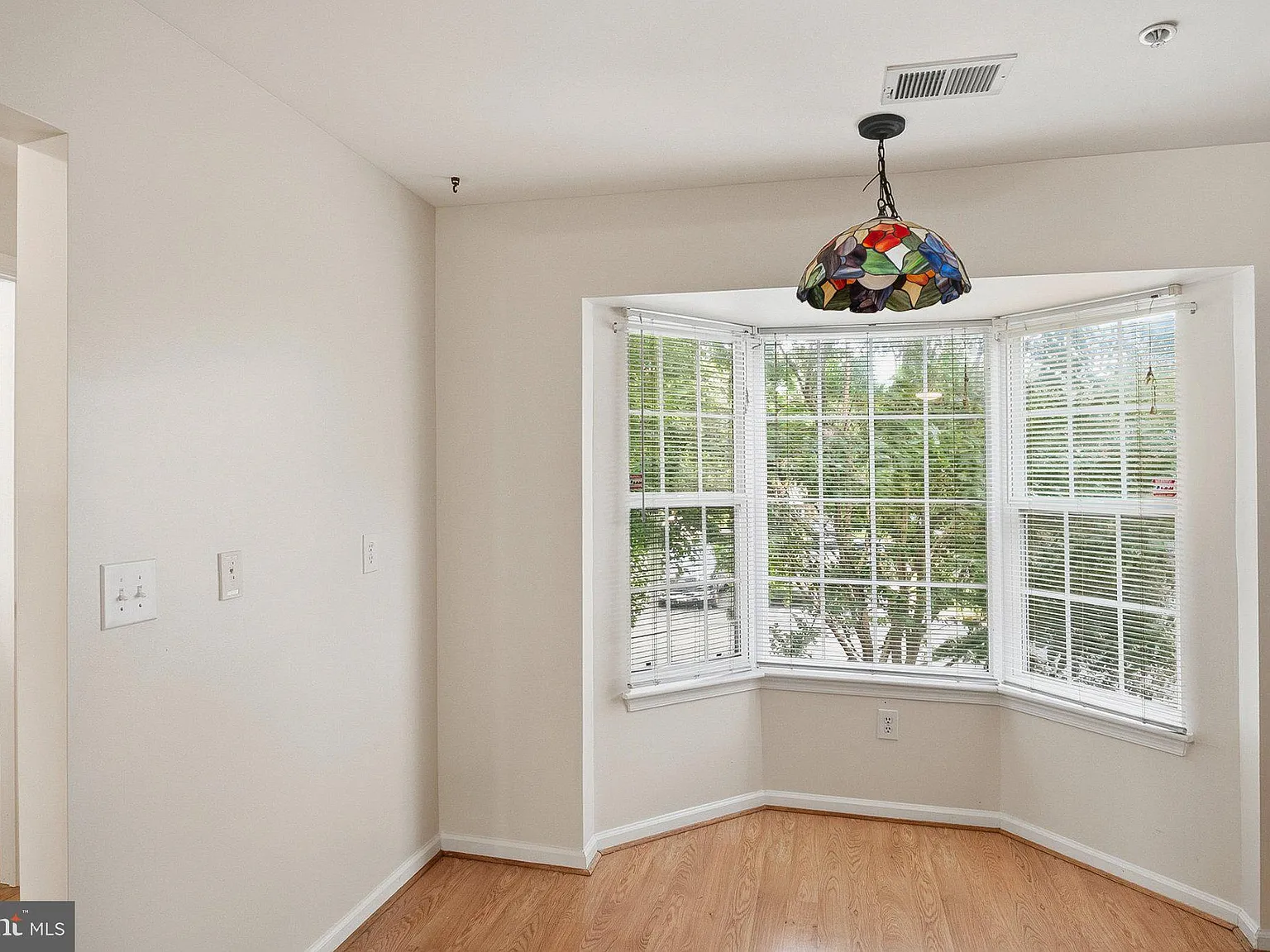 2 bed, 1.5 bath, 1368 sqft, $2,400 — Photo 3