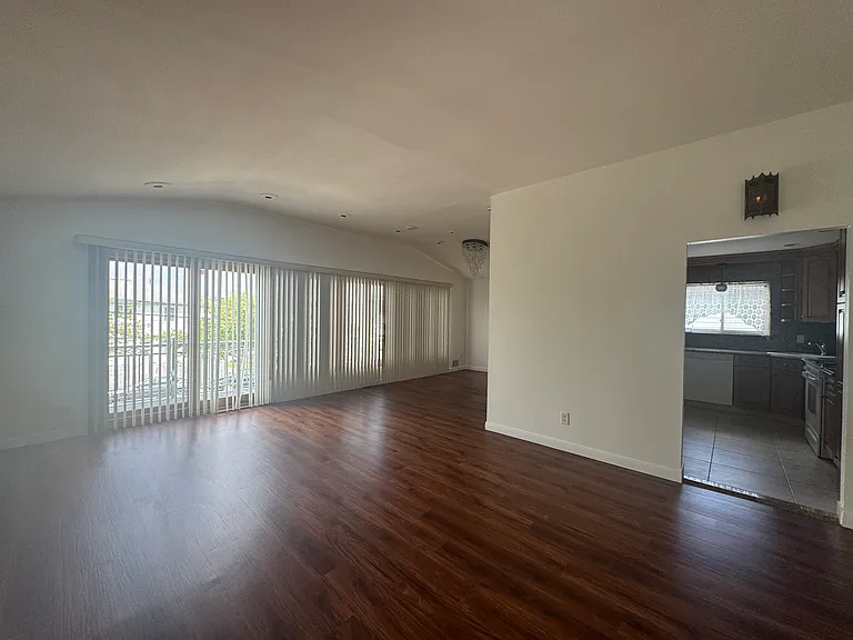 42 Amber St #2 — Photo 6