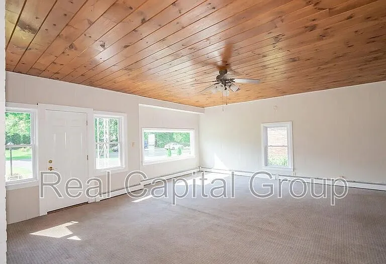 2204 Dean St — Photo 2