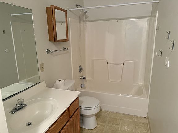 2nd image of 830 Chestnut St Suite 1