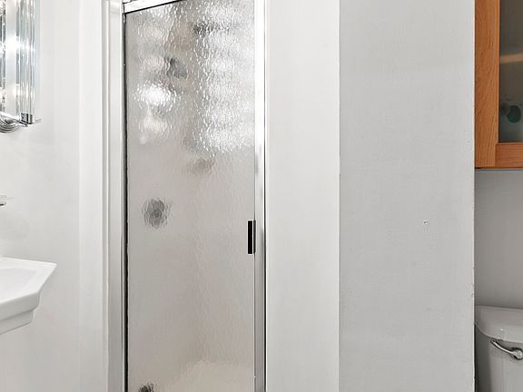 4th image of 41 Perry St APT 4A