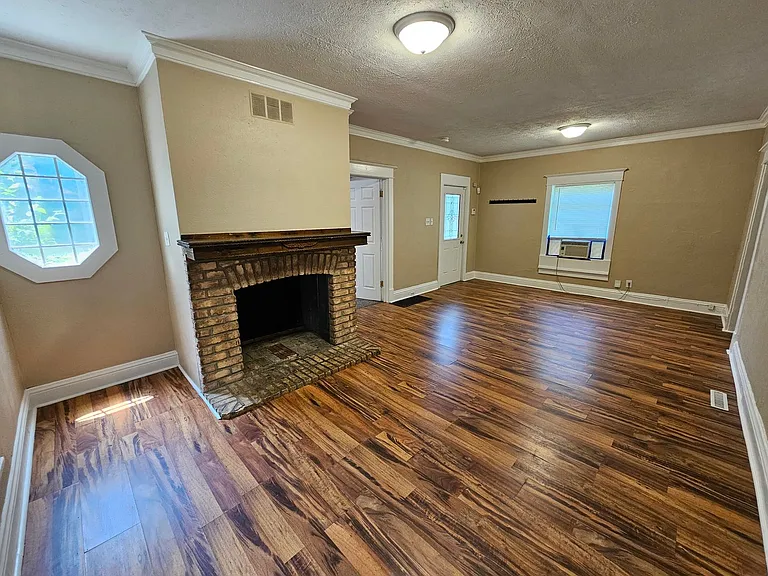 519 Howard St — Photo 8