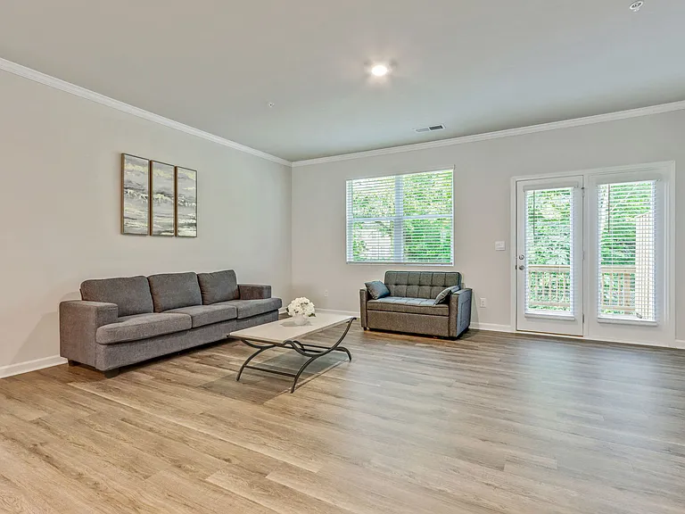 107 Chestnut Trce — Photo 8