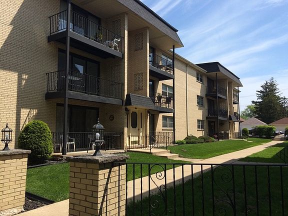 2nd image of 2045 N Harlem Ave APT 2E