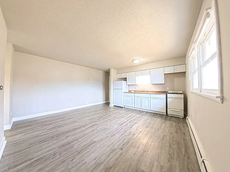410 S 6th St — Photo 10