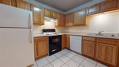 1st image of 109 Commercial St #115