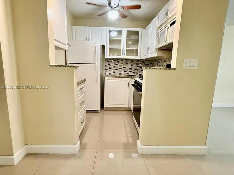 20210 NE 2nd Ave #V4 — Photo 2