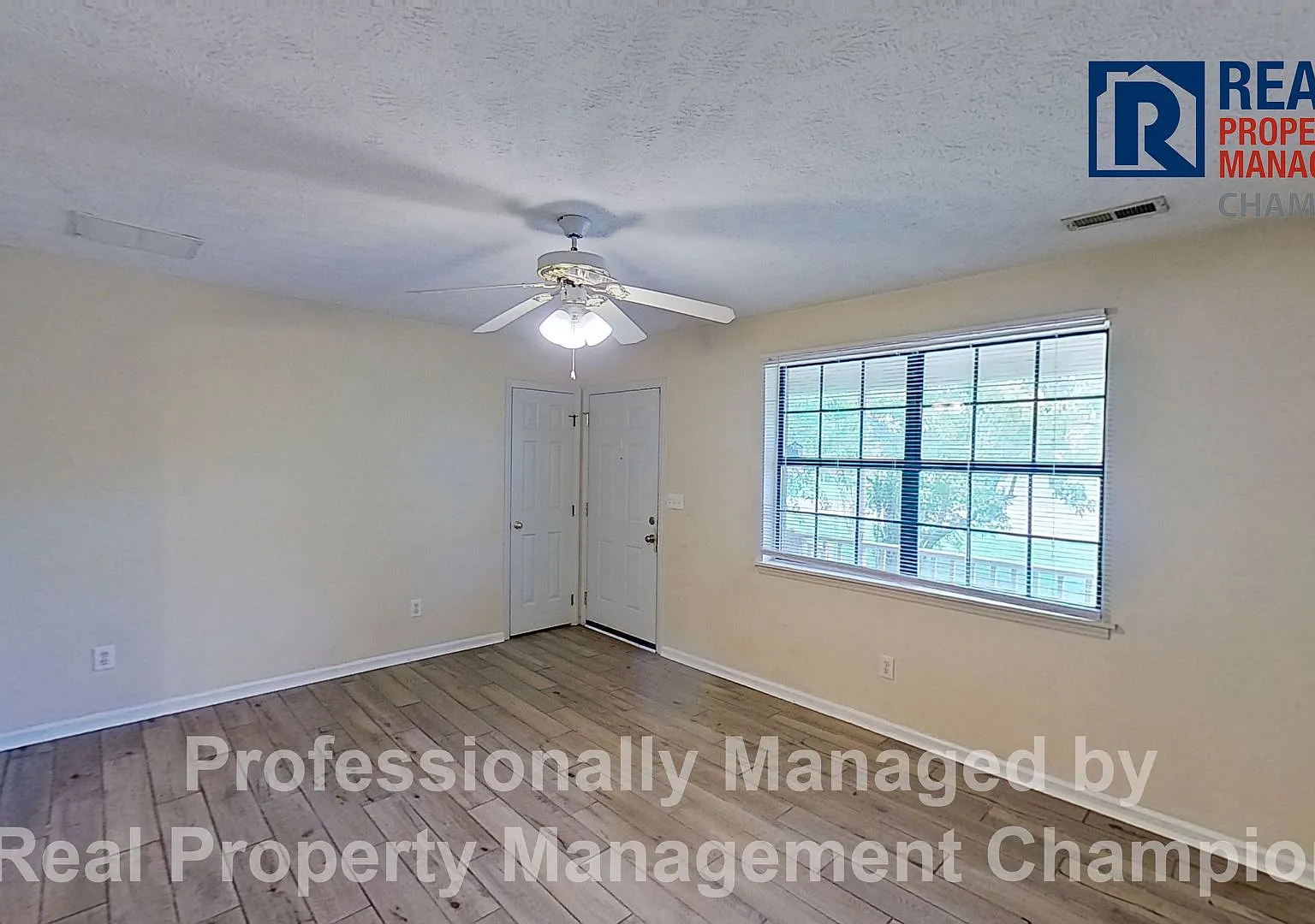 All Brick Ranch with Attached Garage on Large Lot — Photo 4