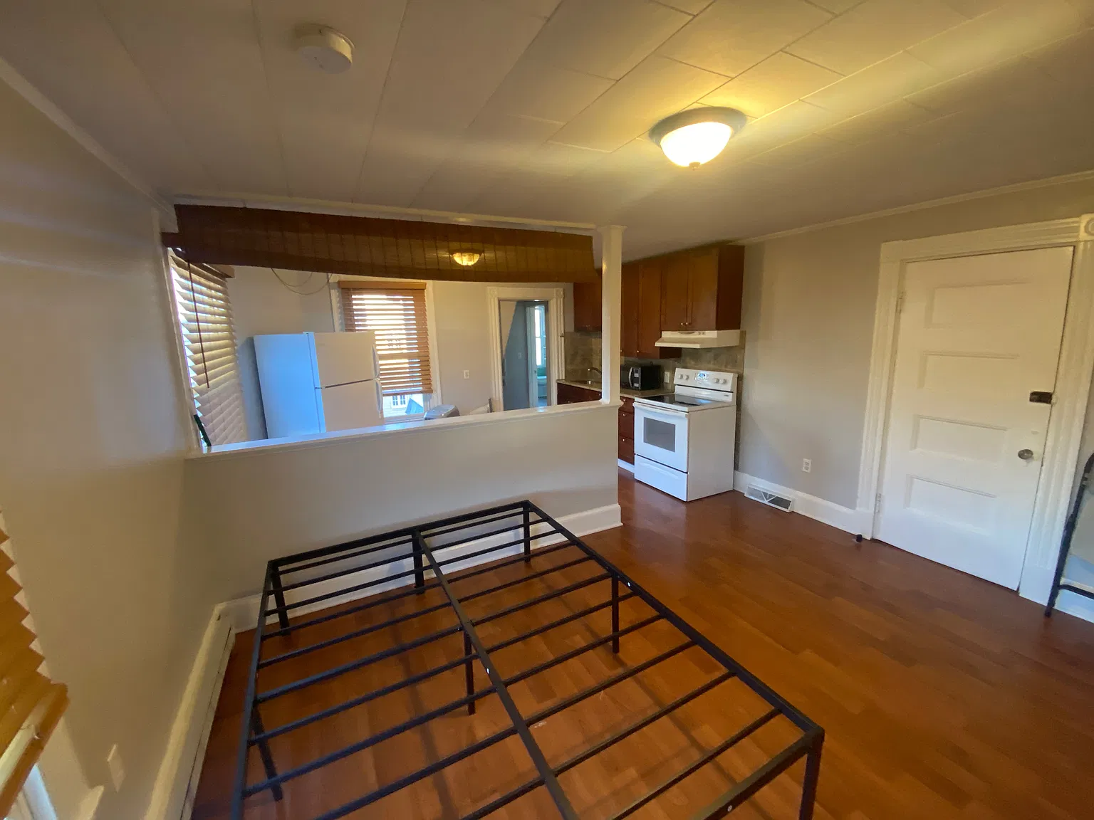 Studio, 400 sqft, $1,900 — Photo 3